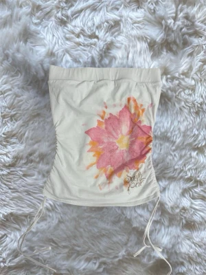 southpole tubtopp - unik 2000s tubtopp passar s-xs tight passform lite stretchig längden går att justera  i bra vintage skick 