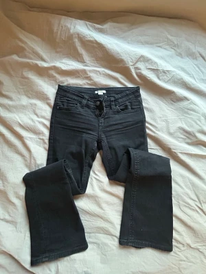 Bootcut jeans - säljer nu mina super fina jeans då jag inte kan använda dem längre💗