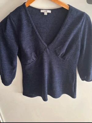 topp - säljer denna jätte fina toppen från lh! stl s❤️ fint skick och kom gärna med förslag!