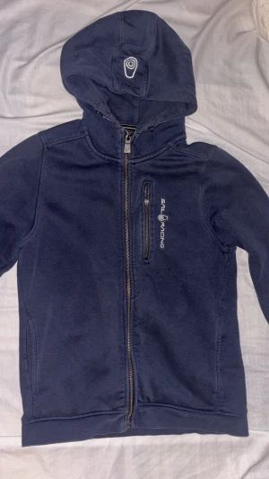 Peak Performance Tröja - En barn tröja i storlek 160. Använd fåtal gånger 