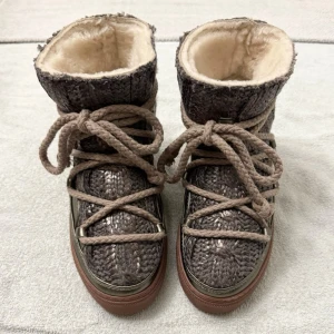 Inuikii vinterskor  - Superfina inuikii vinterskor. Använda någon enstaka gång, annars ser de så gott som nya ut. Fler inuikii vinterskor finns i min profil. 
