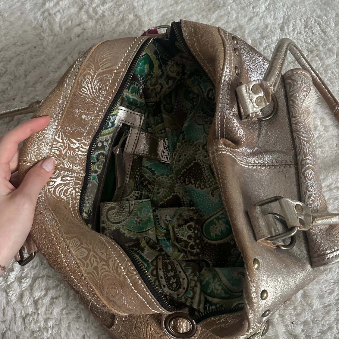 Italiensk guld handväska med cowprint detalj - 3