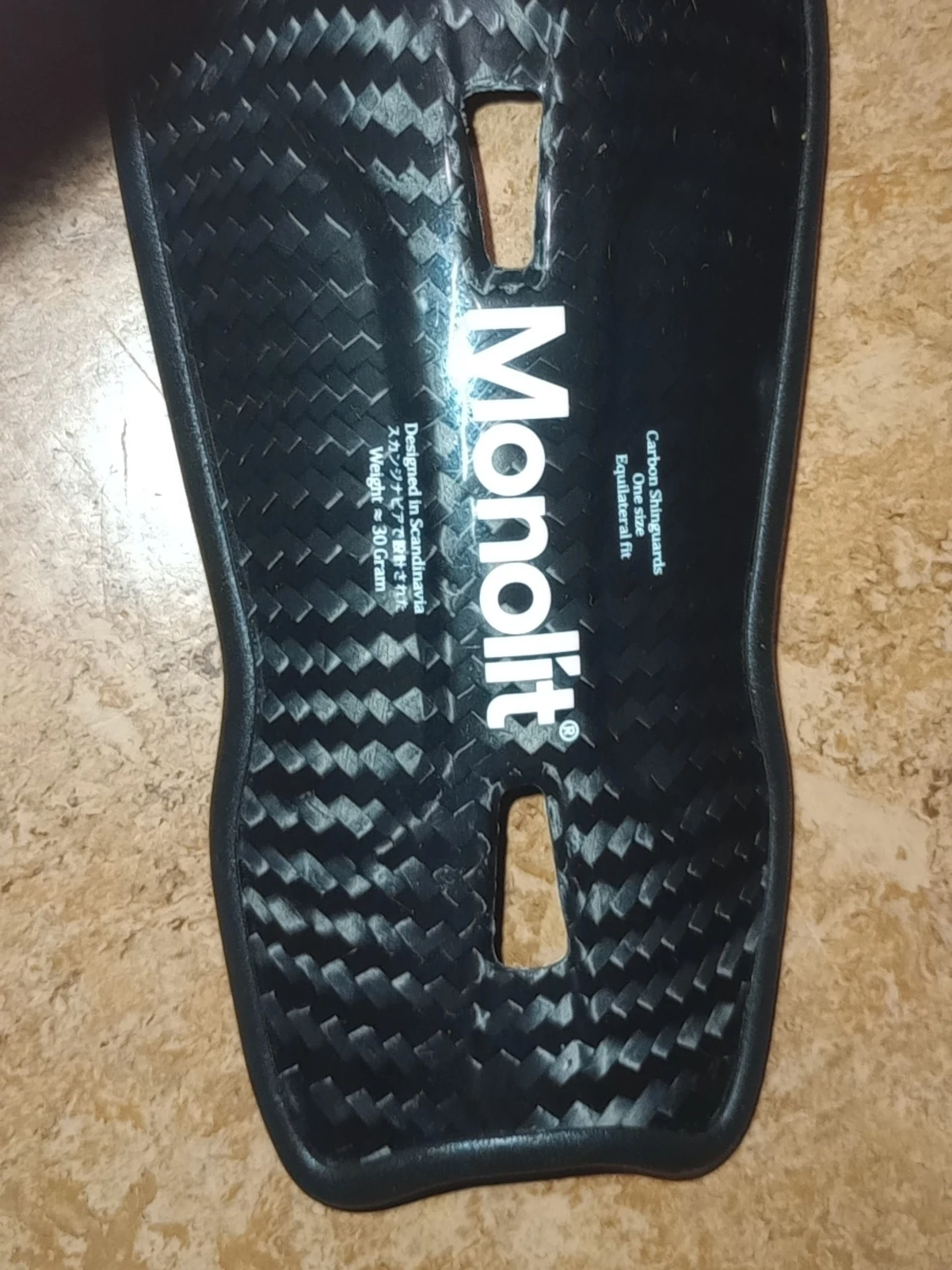 Monolit benskydd i kolfiber - 1