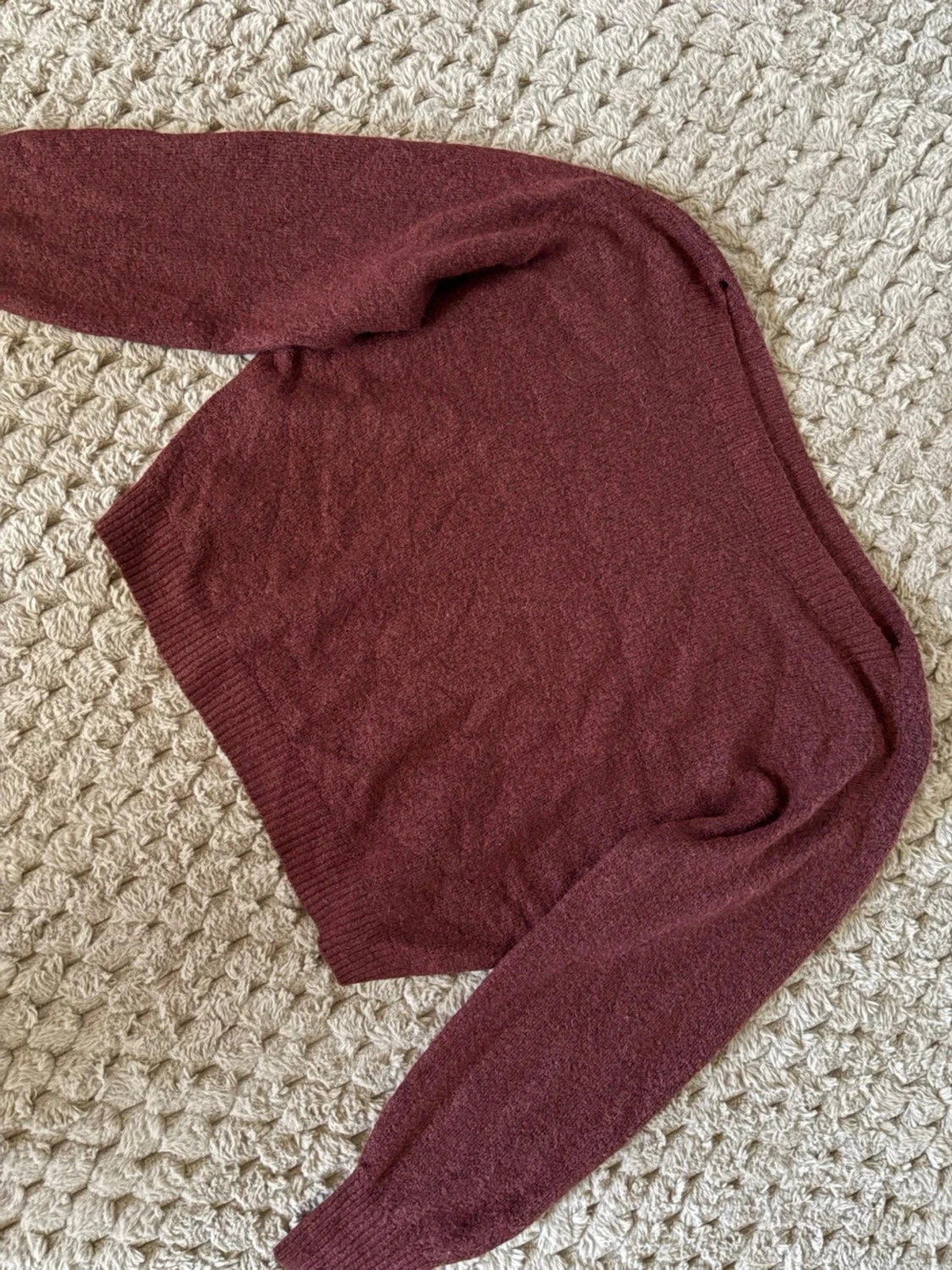 Vinröd stickad tröja från Lindex