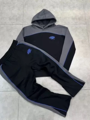 Syna world tracksuit - Sällsynt tracksuit, riktigt varm och fin, finns ej i vanliga marknaden längre och pris går att diskutera!