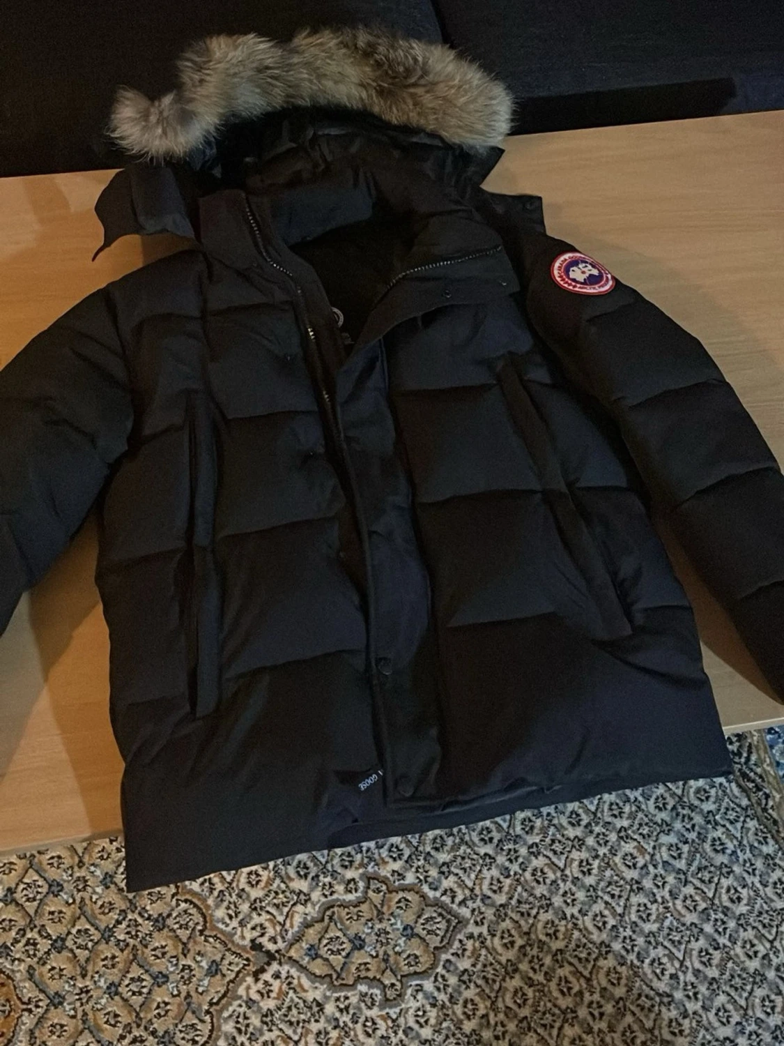 Svart pufferjacka från Canada Goose - 1