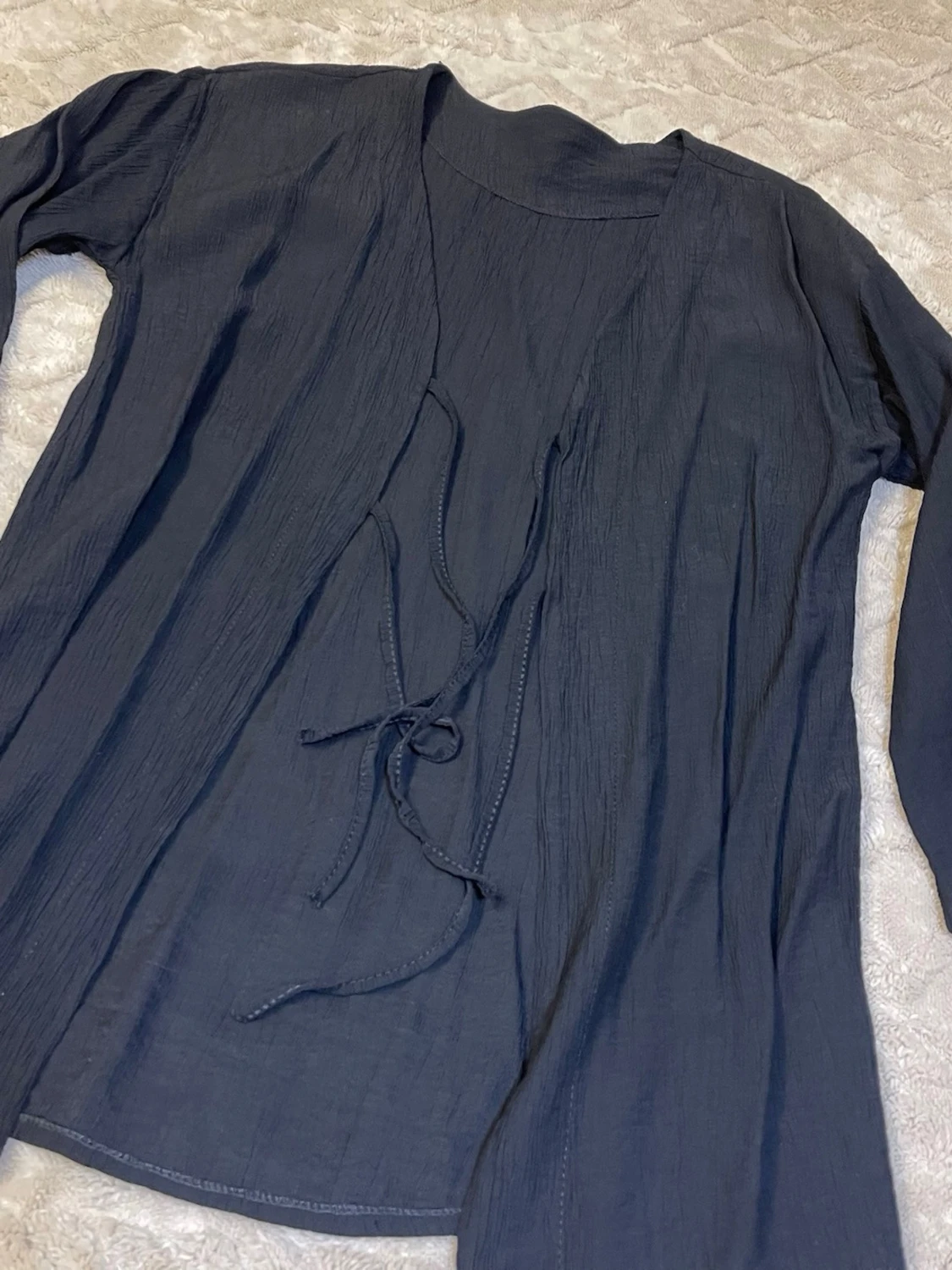 Svart kofta med knytband - 2