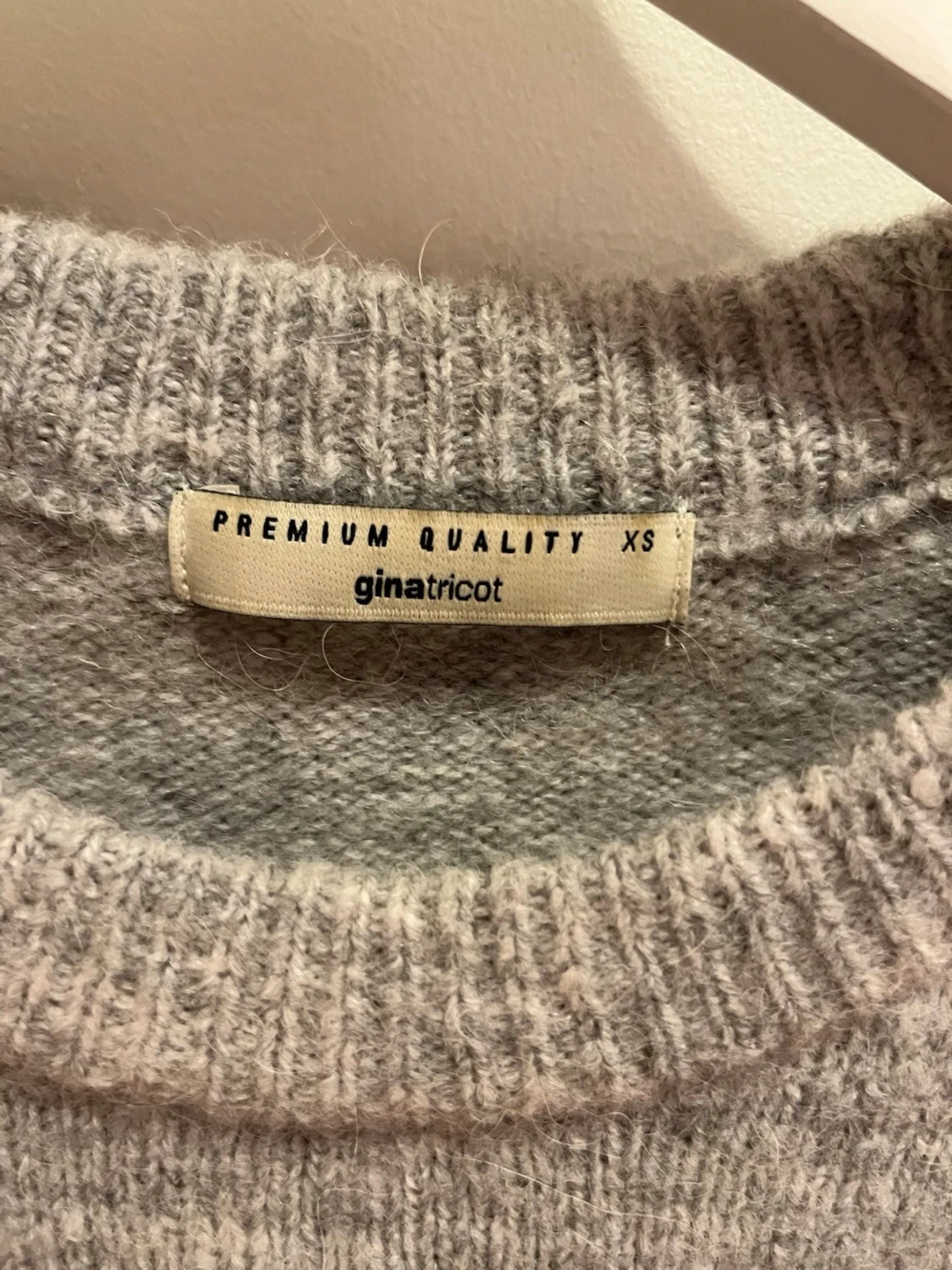 Grå stickad tröja med korta ärmar❣️ - 2