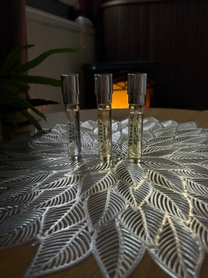 Essnce parfymset 3x8ml - 8ml av  Lady Essnce, Vanilla Baby och Elle La Nuit. Varje flaska innehåller 8 ml, nypris 130kr styck 