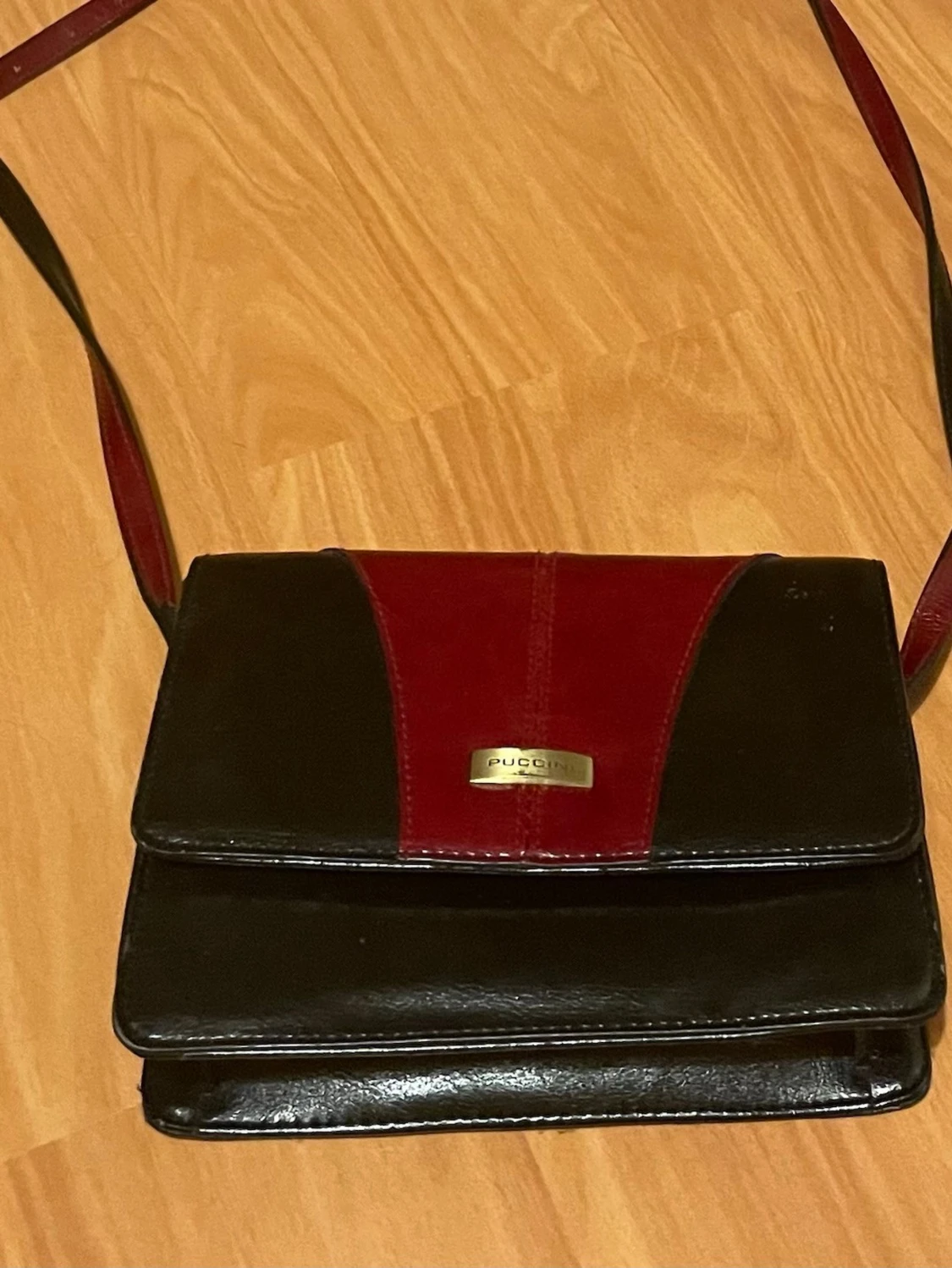 Svart och vinröd axelväska från Puccini - 1