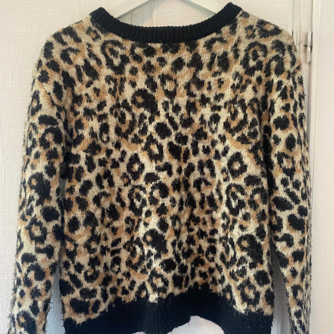 Leopardmönstrad stickad tröja - 2