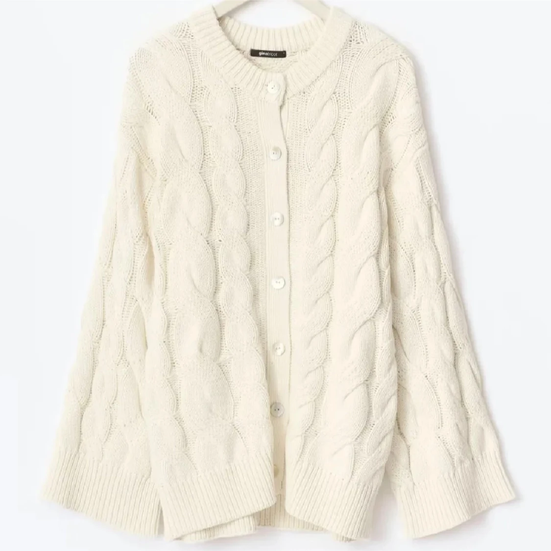 Vit kabelstickad kofta från Gina Tricot - 1
