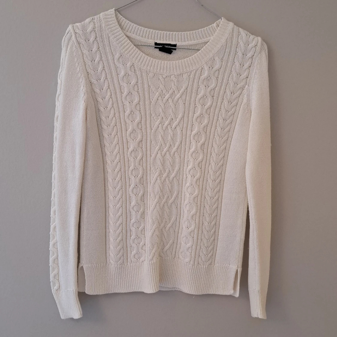 Vit kabelstickad tröja från Lindex