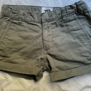 Camo shorts fr lager - Sååå coola camo minishorts från lager 157, aldrig använda.