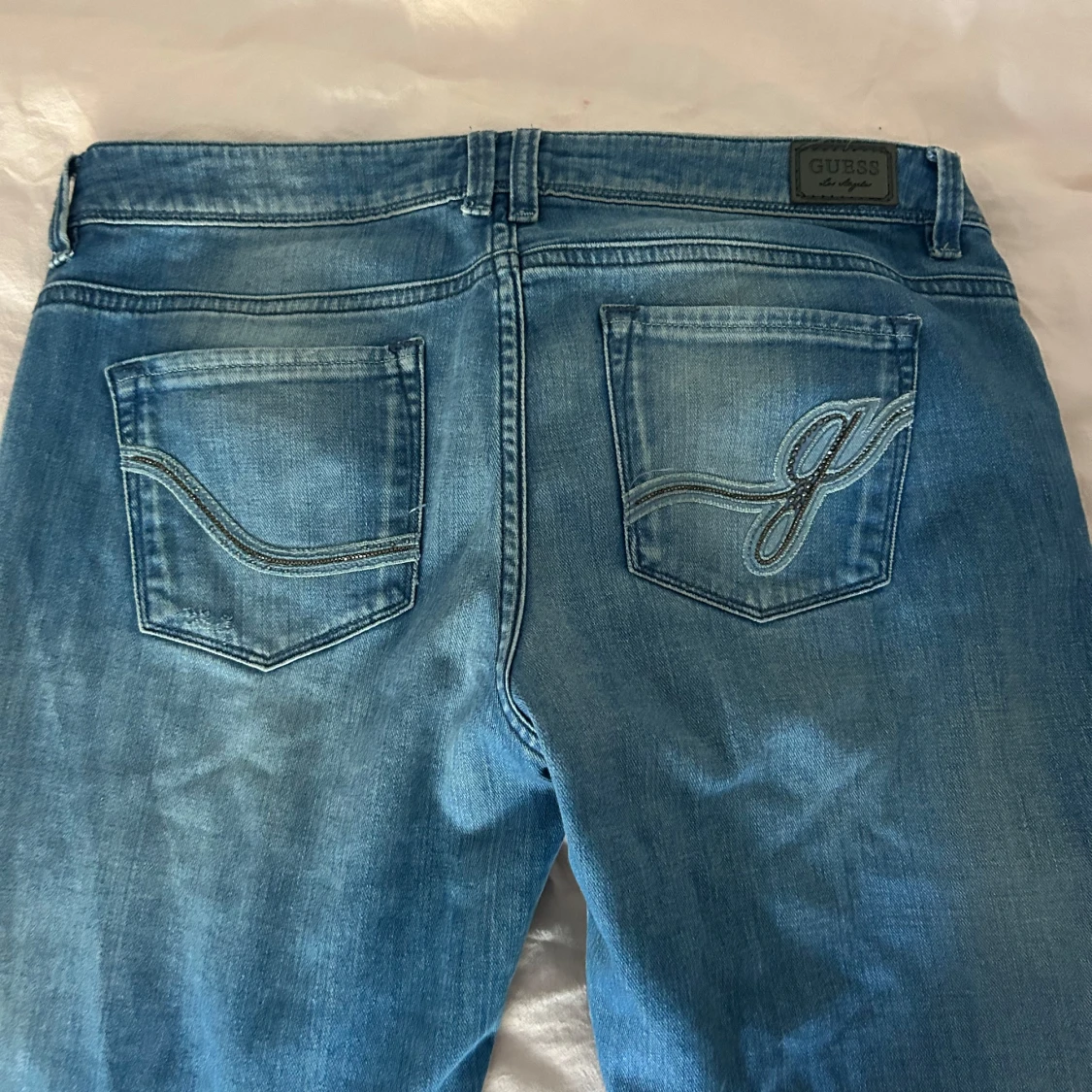 Lågmidjade utsvängda jeans  - 1