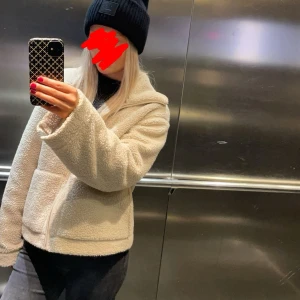 Teddy jacka  - Säljer denna Teddy jacka från hm som tyvärr inte längare kommer till användning❤️