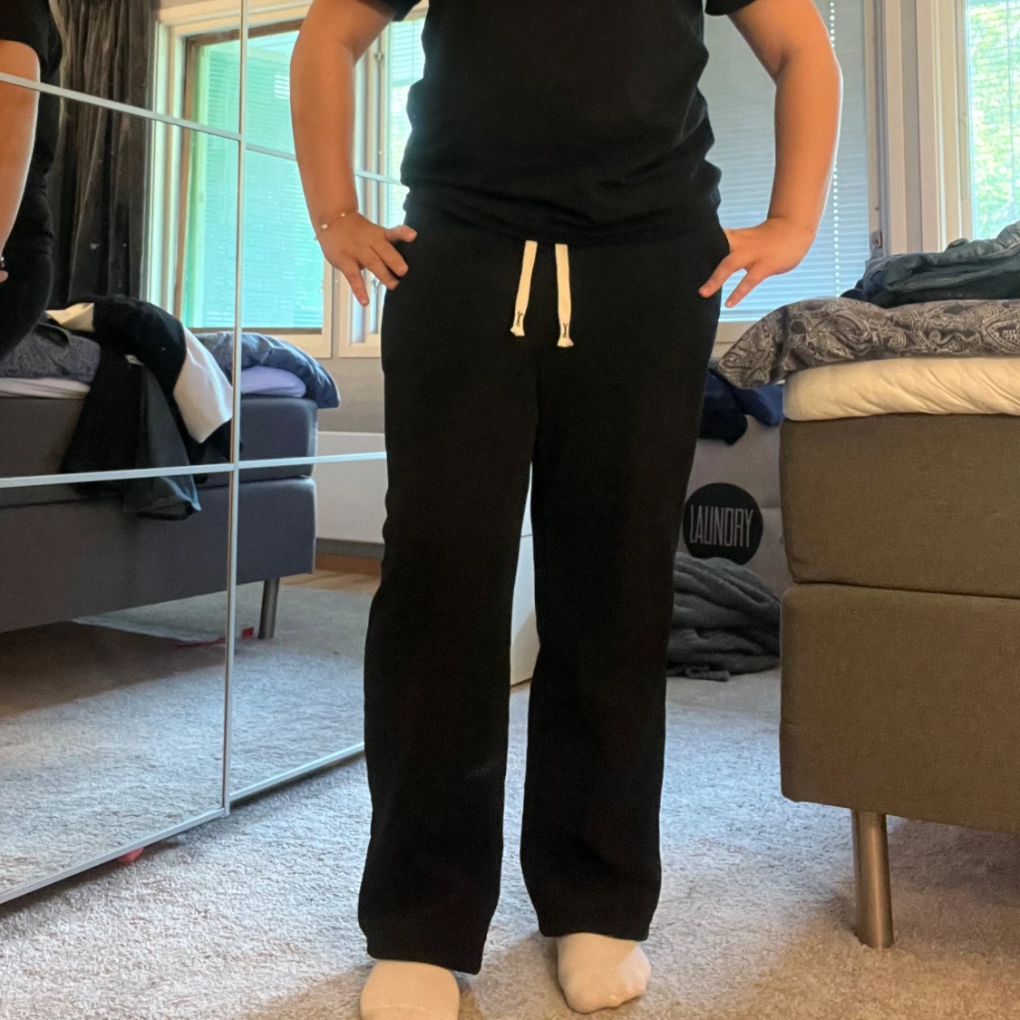 Svarta mjukisbyxor med manchester tyg och snörning