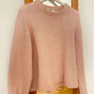 Rosa stickad tröja - Jättefin stickad tröja från Gina tricot! Skriv om ni har frågor, pris kan diskuteras☺️