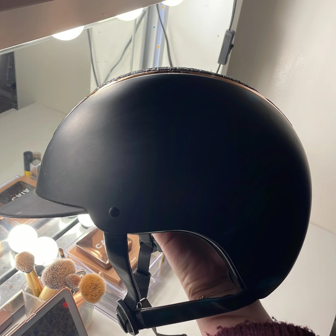 Svart glittrig ridhjälm CRW - 2