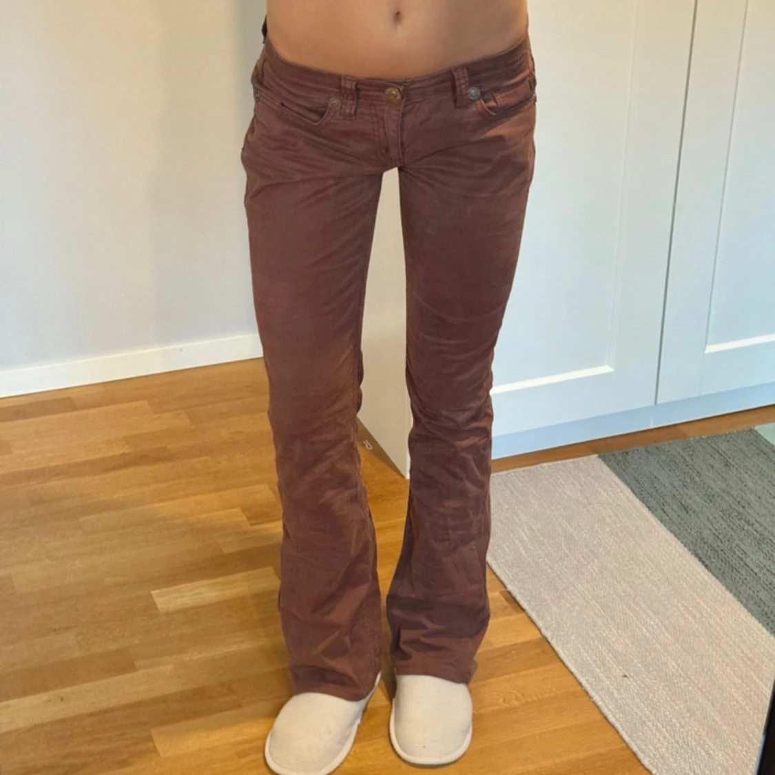 Bruna lågmidjade bootcut jeans - 1