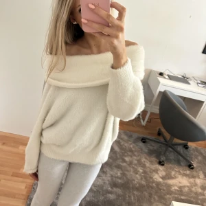 Off shoulder  - Mysigaste tröjan från H&M! Säljs inte längre🩷 Stl M. Jag är 173 brukar ha xxs-xs