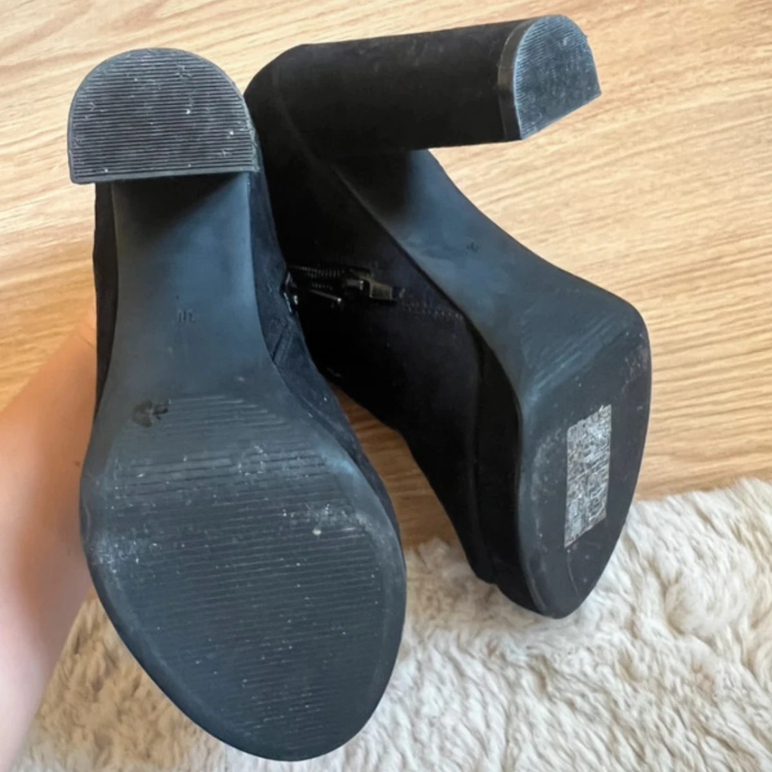 Klackar med guld detalj - 3