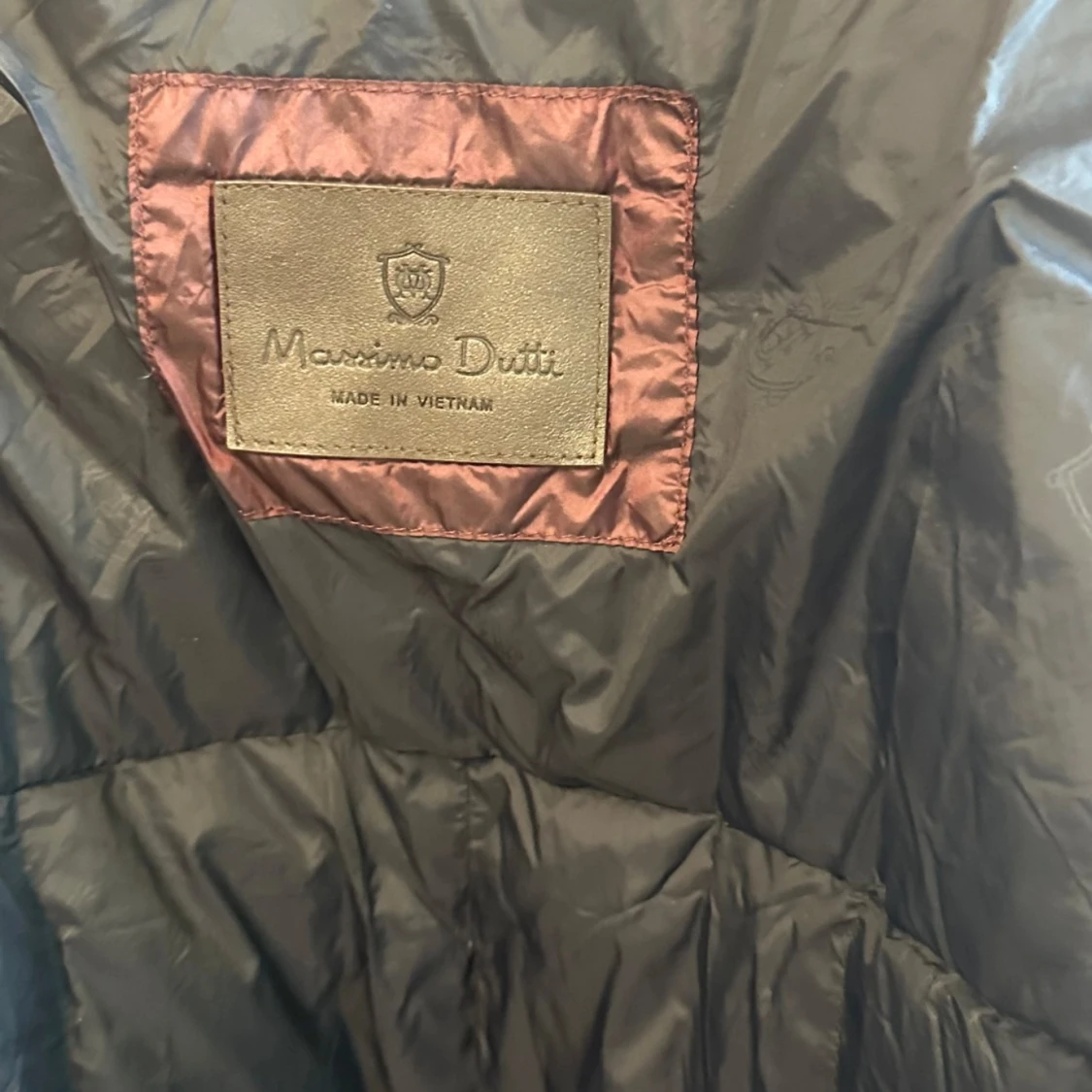 Vinröd pufferjacka från Massimo Dutti - 3