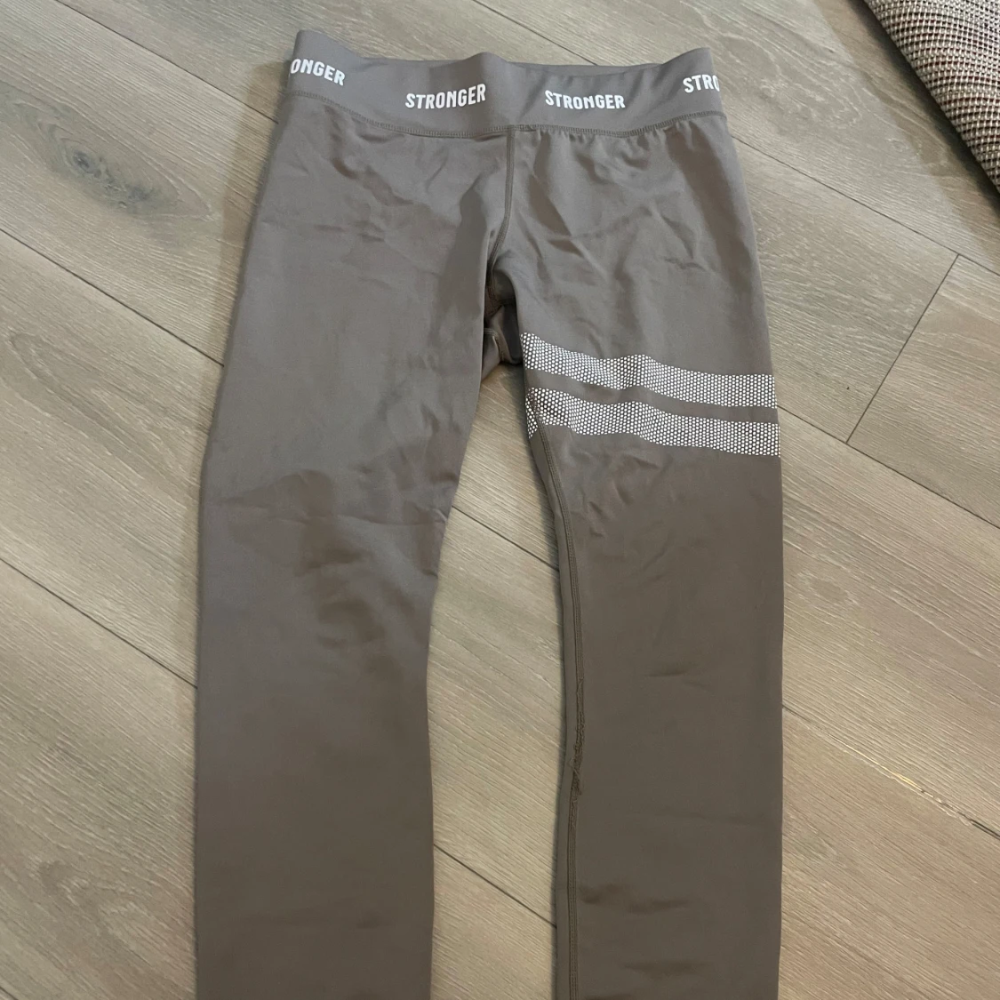 Beigea stronger träningtights