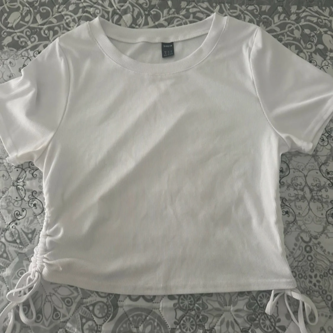 Vit ribbad topp med snörning från SHEIN