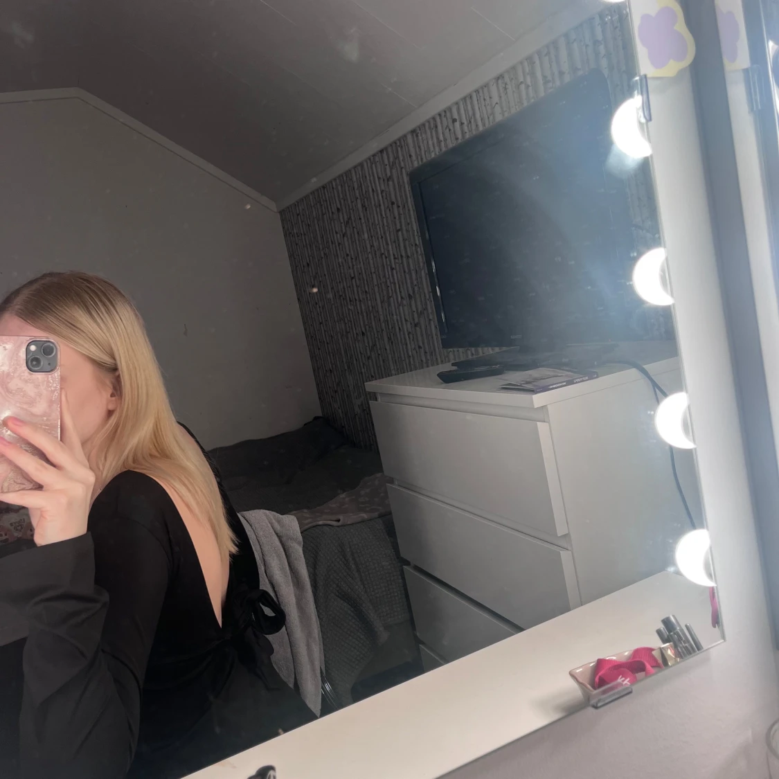 Svart långärmad topp med öppen rygg - 1