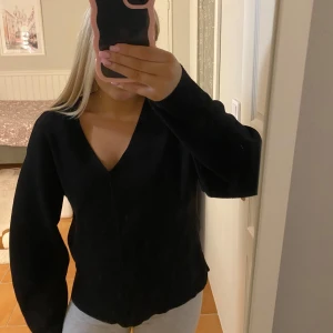 V-ringad tröja  - Jättefin tröja från h&m