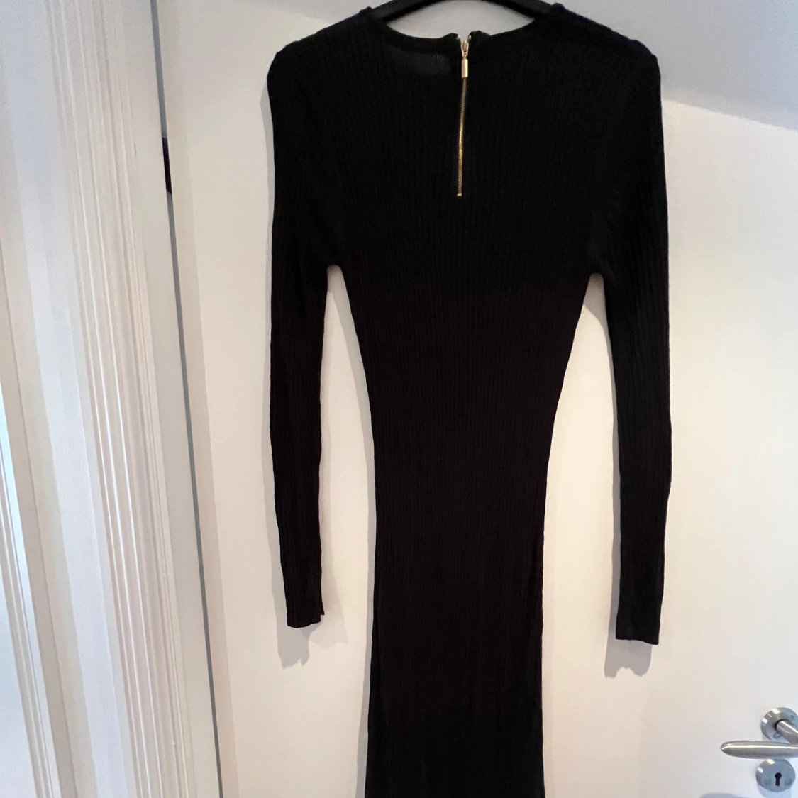 Svart ribbad långklänning C'est la vie - 1