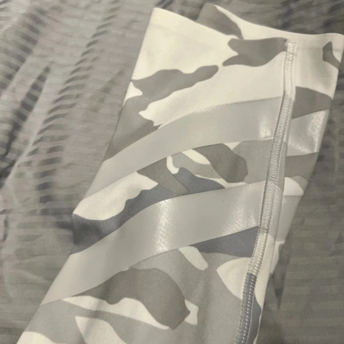 Vita camo leggings från Better Bodies storlek s  - 1