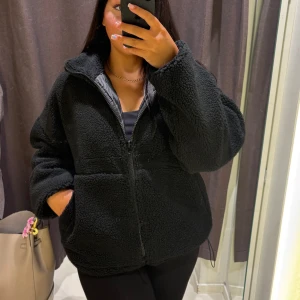 Svart teddyjacka  - Används inte längre, köptes för 799 säljer den för 500