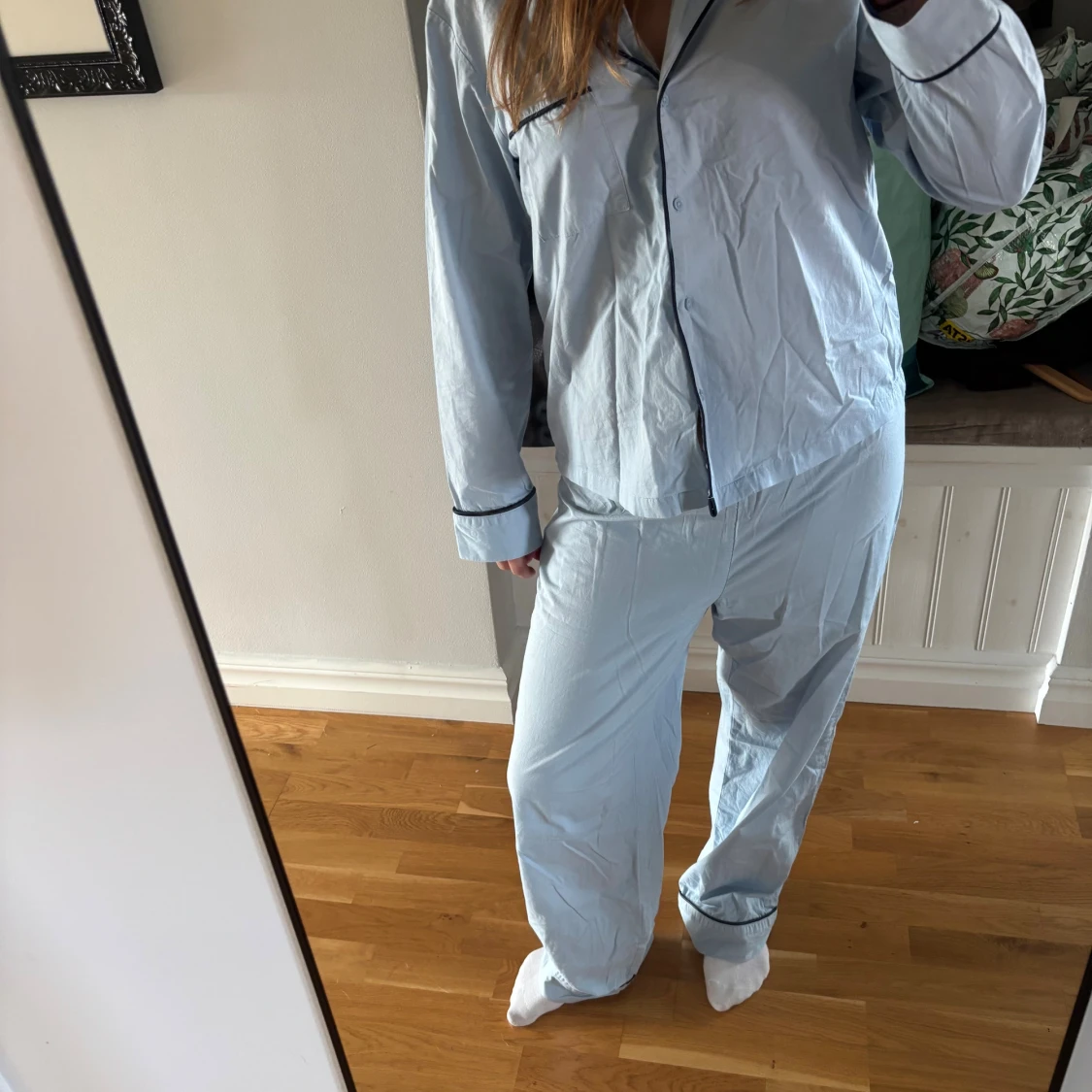 Ljusblå pyjamas set med mörkblå detaljer