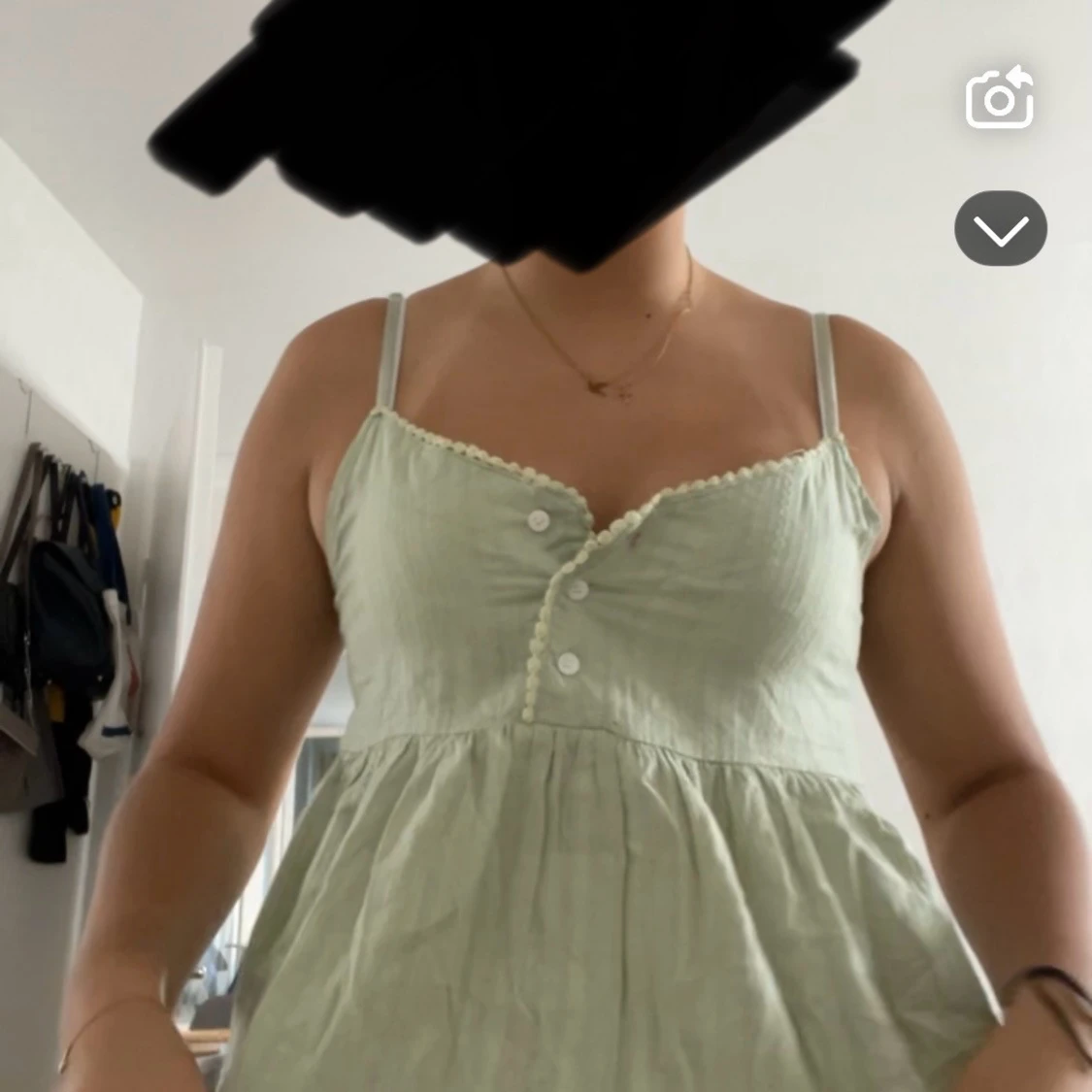 Ljusgrön linnetopp med knappar - 1