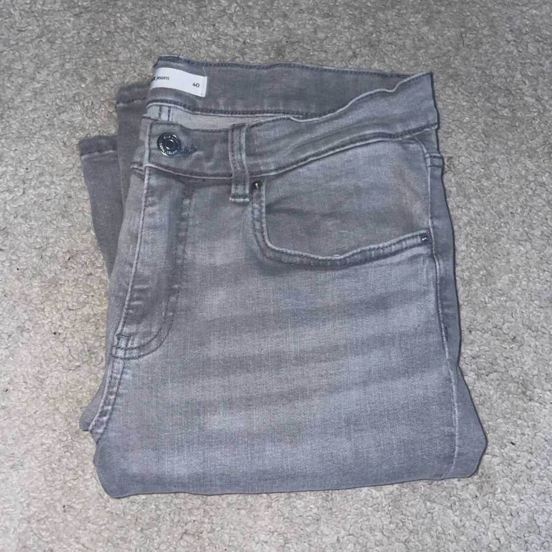 Grå bootcut jeans  - 1