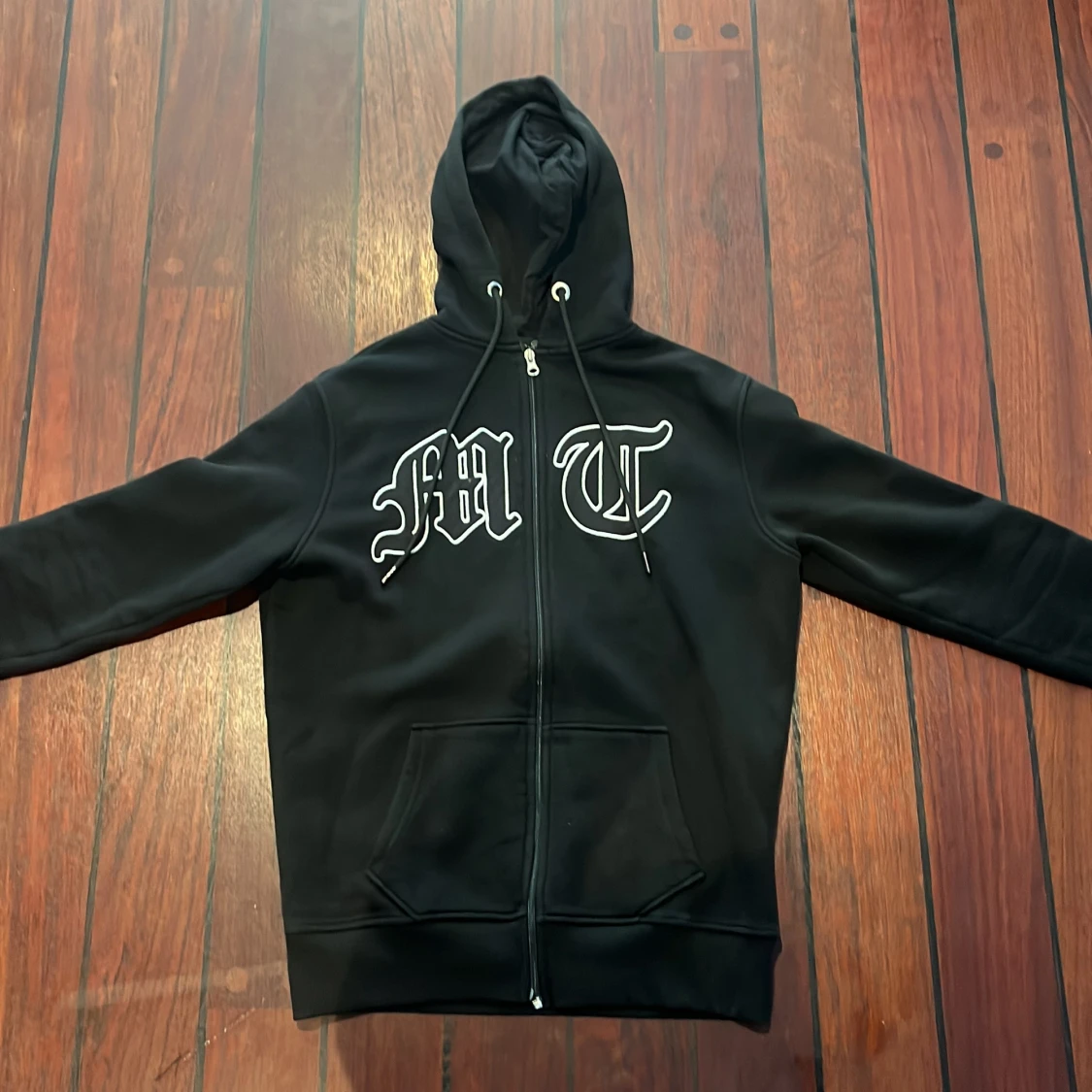 Svart hoodie från Tuttolente