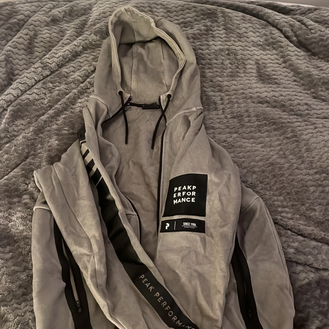 Grå Peak Performance