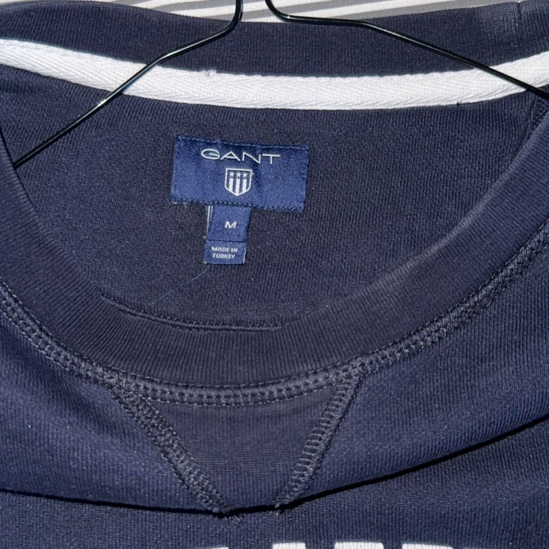 Mörkblå sweatshirt från GANT - 2
