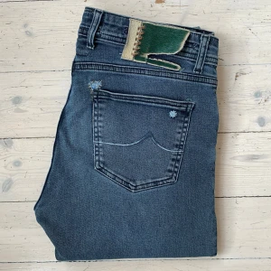 Jacob Cohën jeans - Sjukt najs Limited edition Jacob Cohën jeans i rätt bra skick, lite smått slitna och en lagning på ena bakfickan med en unik tvätt!! 🙌👍 skriv gärna vid andra funderingar eller frågor! 🙌 