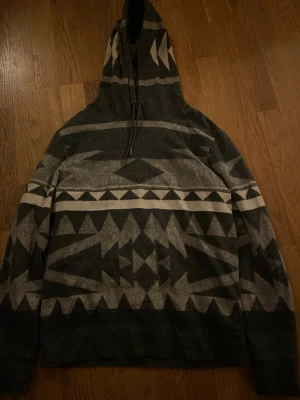 Ralph lauren purple label - Ralph lauren purple label Ralph lauren purple label / väldigt bra skick / väldigt unik och sällsynt hoodie Mått: Längd:63-65 cm Bröstvidd:49-51 cm