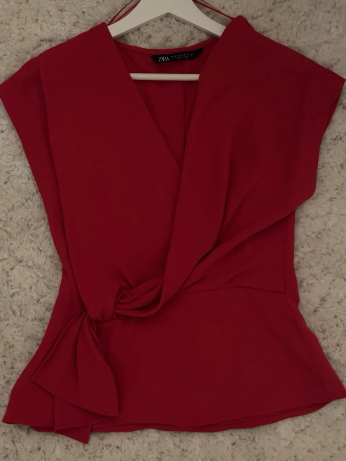 Röd omlottopp från Zara XS