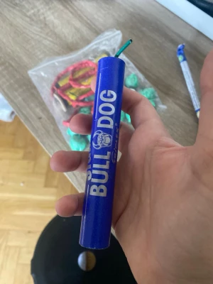 Jävla stor smällare hög e den  - Blå fin hög