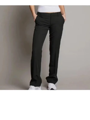 Lågmidjade kostymbyxor - Använda 1 gång passar perfekt i längden på mig som är 165!