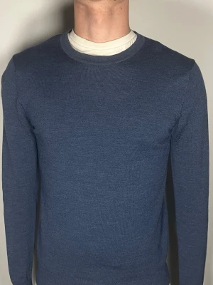 J.Lindeberg tröja  - Säljer en riktigt snygg och trendig J.Lindeberg tröja i fint skick, storlek S, vid frågor är det bara att skriva //Gramenti