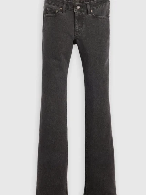 Levi's low bootcut jeans - ORGINALPRIS: 950kr!! Säljer ett par Levi's  jeans i mörkgrå tvätt med bootcut passform. Jeansen har fem fickor, knapp och dragkedja framtill samt den röda Levi's-lappen på bakfickan. Ljuset gör att de ser lite blåa ut men de är grå/svarta! Storlek 25 men passar någon som är typ 165-170!