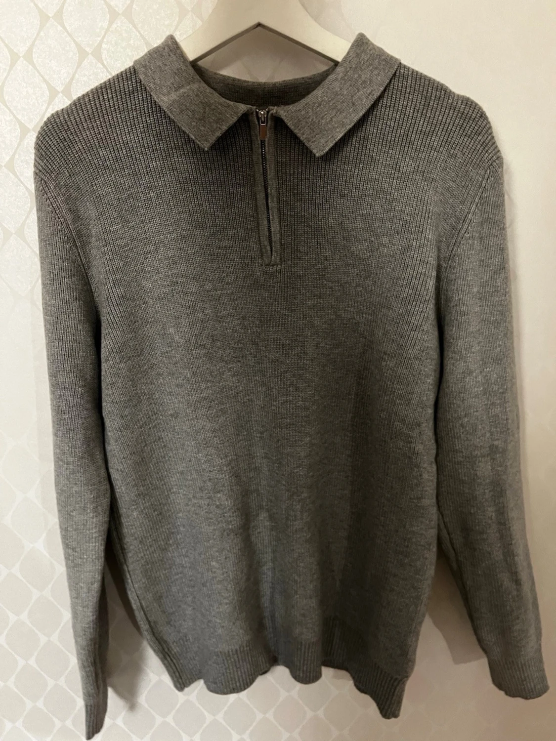 Grå stickad pikétröja med half zip - 2