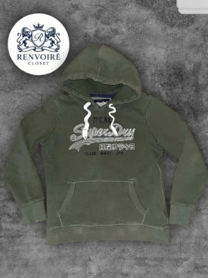 Superdry hoodie  - En skit snygg superdry hoodie den är grön utan några skador! Skriv vid mer frågor