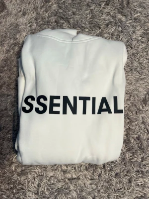 Ett par essentials hoddie - Perfekt för dig med strettwere och behöver en snygg baggie hoddie